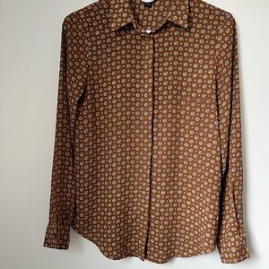 Brown geometric patterned long sleeve button up blouse by Ann Taylor. Size XS.